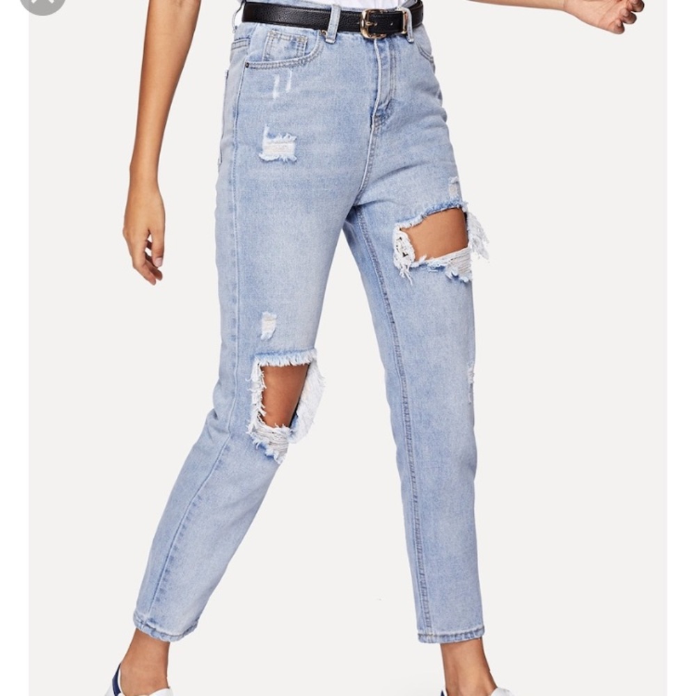 Cut out ripped jeans